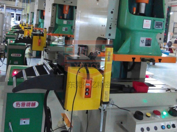 什么情況下伺服送料機(jī)需要調(diào)整?