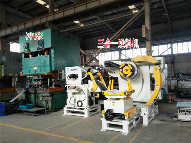 厚板三合一送料機自動入料方法