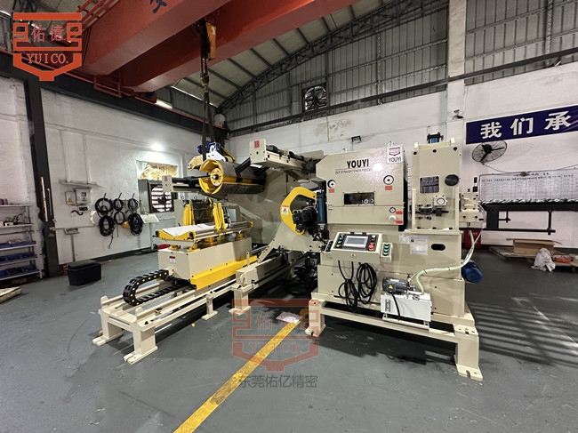 沖床三合一送料機的上料開卷入料整平送料完成的操作流程是怎樣的？