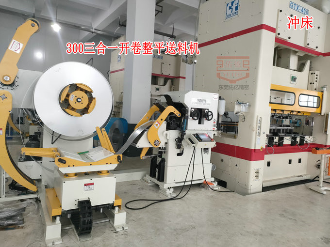 沖床周邊自動化設(shè)備如何選擇？三合一送料機(jī)VS二合一開卷整平送料生產(chǎn)線